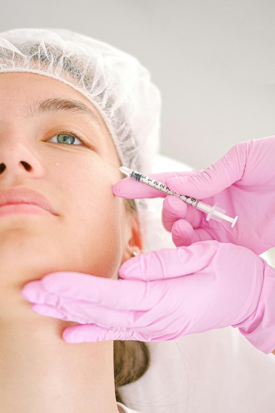 Lip modeling treatment performed in an aesthetic clinic