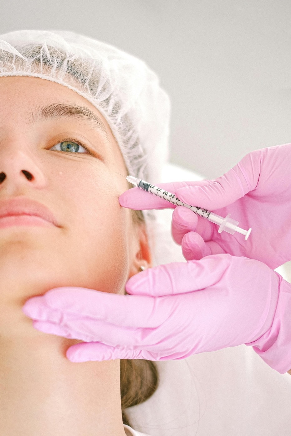Lip modeling treatment performed in an aesthetic clinic